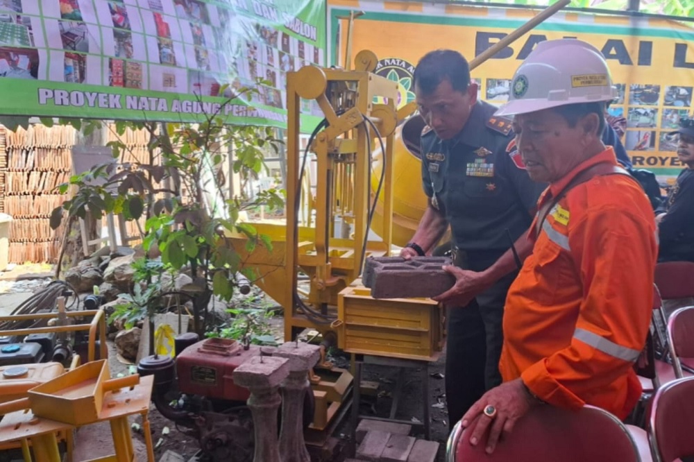 Elderly Resident Opens Free Karoseri Training Center in Kepanjen to Fight Poverty