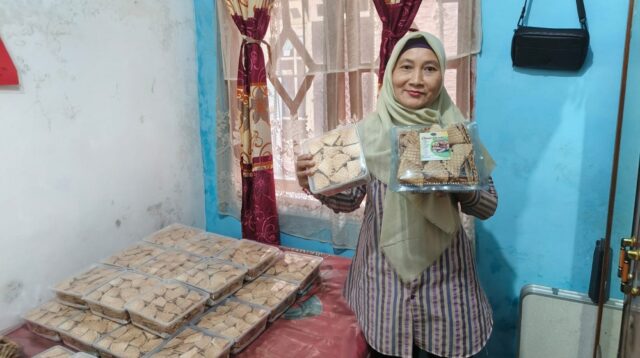 Opak Gambir Maharis: 20-Year Success Story of Premium Traditional Snack in Malang