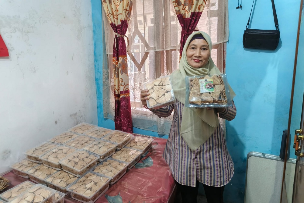 Opak Gambir Maharis: 20-Year Success Story of Premium Traditional Snack in Malang