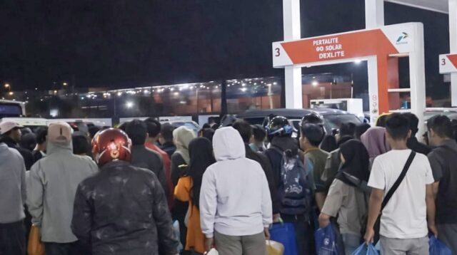 Indonesia’s Fuel Reserves Spark Panic Buying: Minister Says Stocks Last Only 20–25 Days