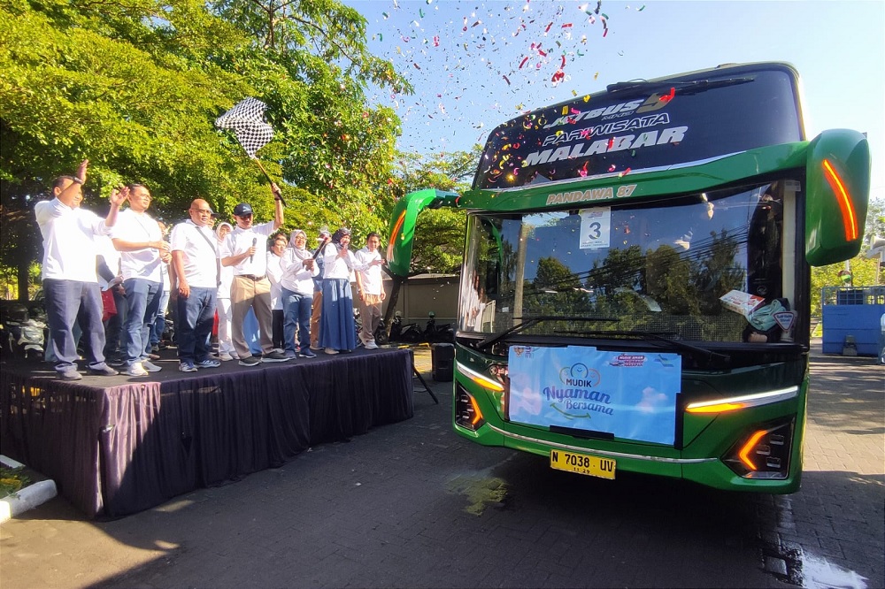 Perum Jasa Tirta I Sends Off 377 Free Mudik Participants to 9 Cities in Java for Lebaran 2026