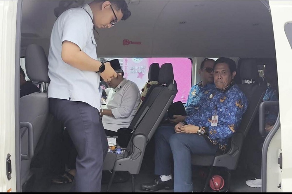 Bupati Fawait Leads Fuel-Saving Effort, Travels with Officials in Single Vehicle During Ledokombo Safari Ramadan