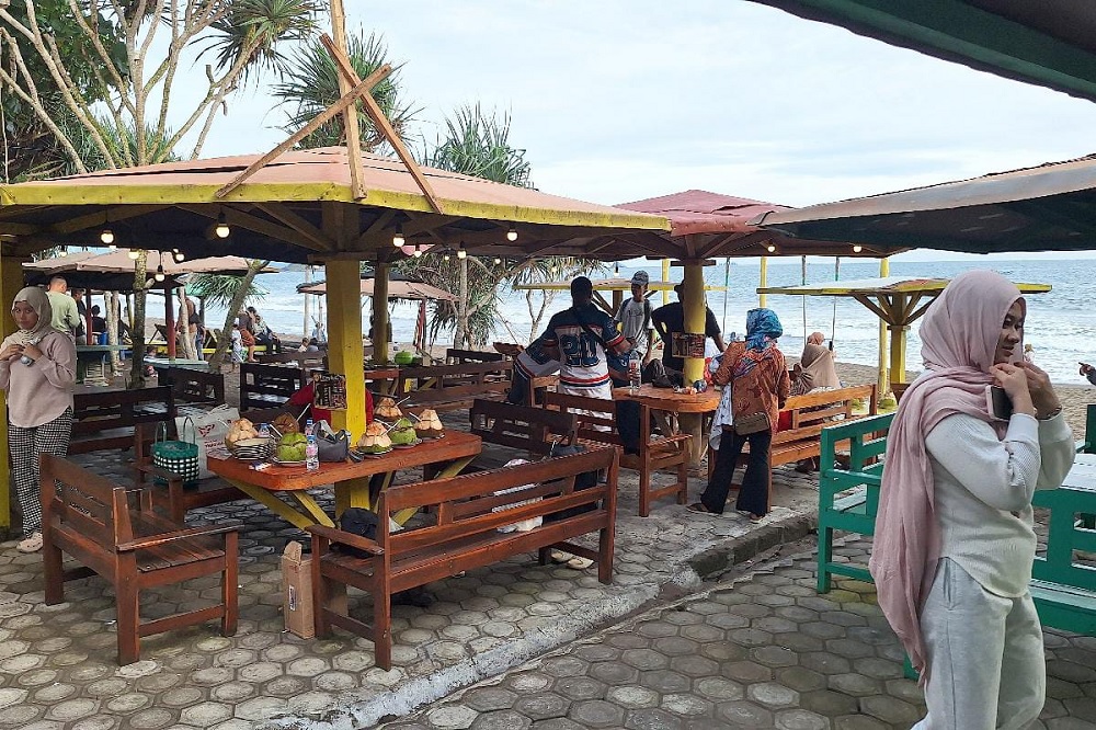 Affordable Rp12,500 Ticket Package Fuels Tourism Boom at Jember’s Watu Ulo & Papuma Beaches for Lebaran 2026