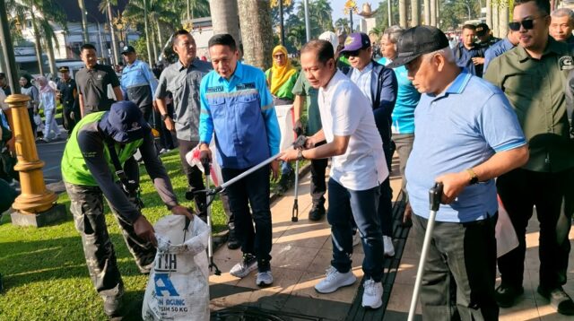 Environment Minister Urges Malang City to Continue Pursuit of Adipura Award Through Mass Clean-Up Drives