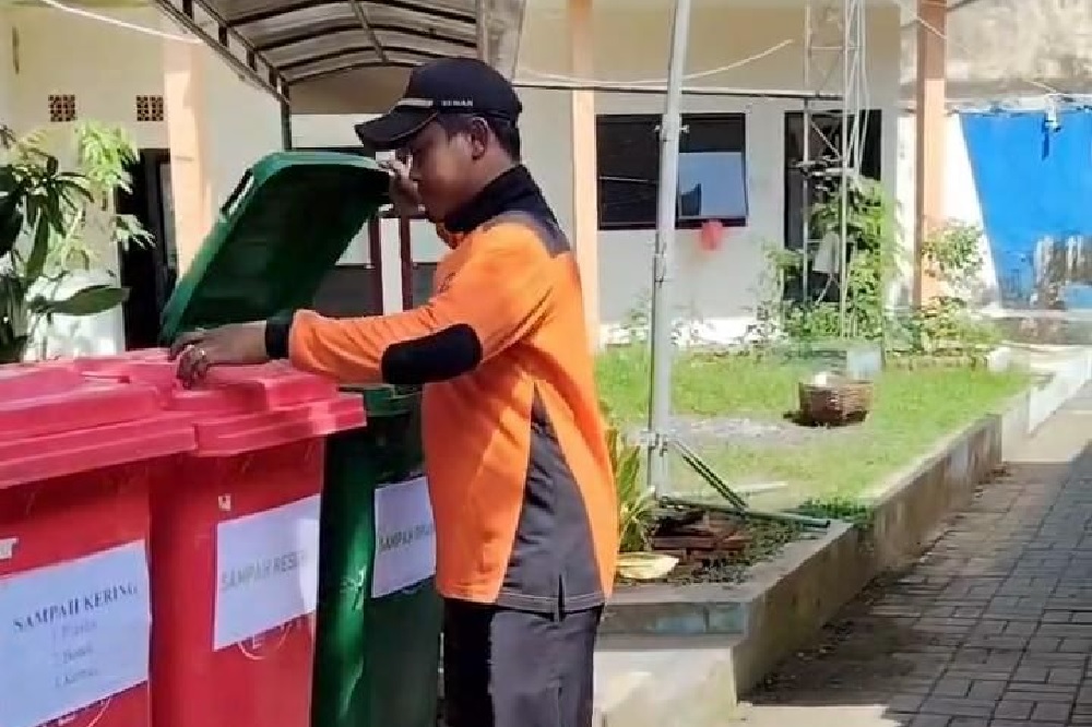 Jember BPBD Turns Office Waste into Compost and Community Support