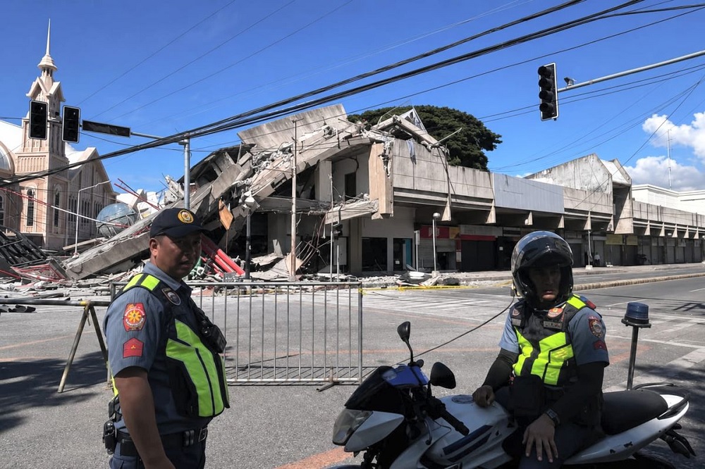 7.8 Magnitude Earthquake Hits Mindanao Philippines Triggering Tsunami Alerts