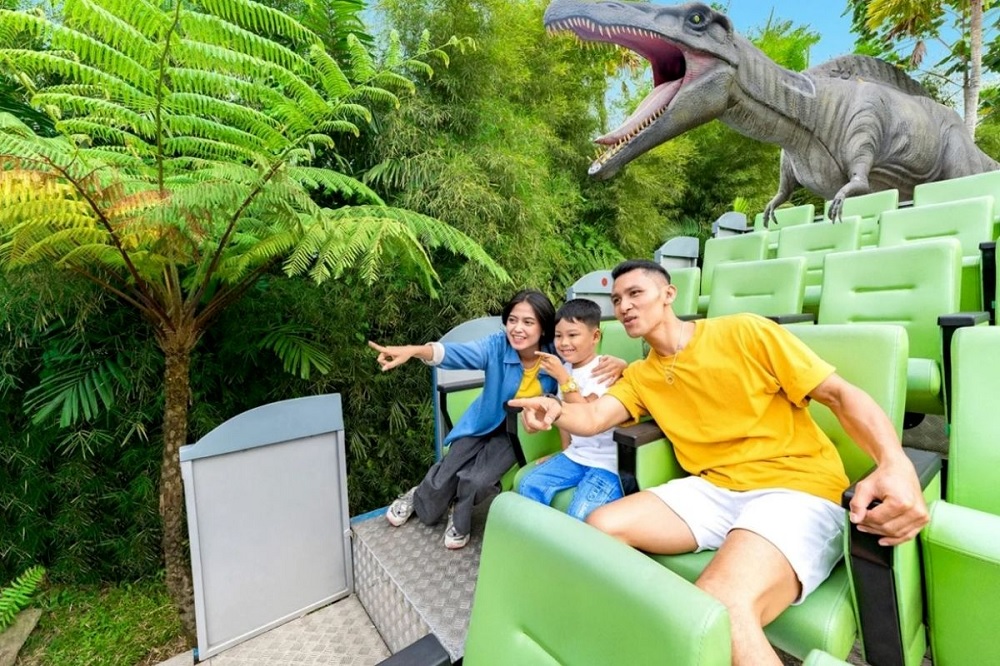 Ride Through 5 Prehistoric Eras at Dino Park Jawa Timur Park 3 Indonesia
