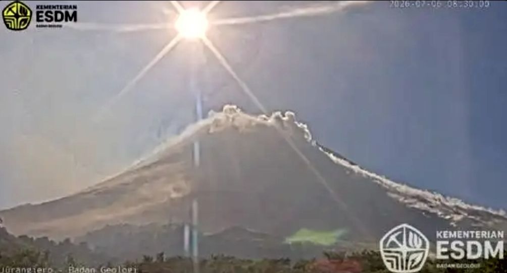 Mount Merapi Erupts with Hot Ash Clouds in Yogyakarta
