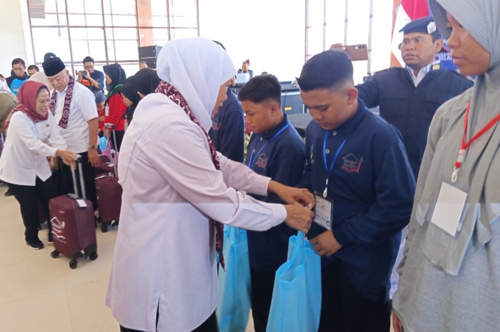 East Java Governor Opens Integrated People’s School in Malang to Fight Poverty Through Education