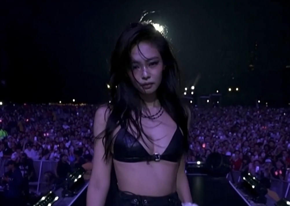 Jennie Makes Lollapalooza History as Critics Praise Standout Performance