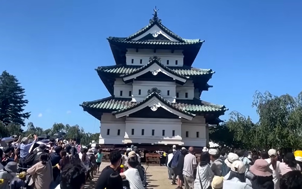 Thousands Help Pull 400-Ton Hirosaki Castle Tower Back into Place