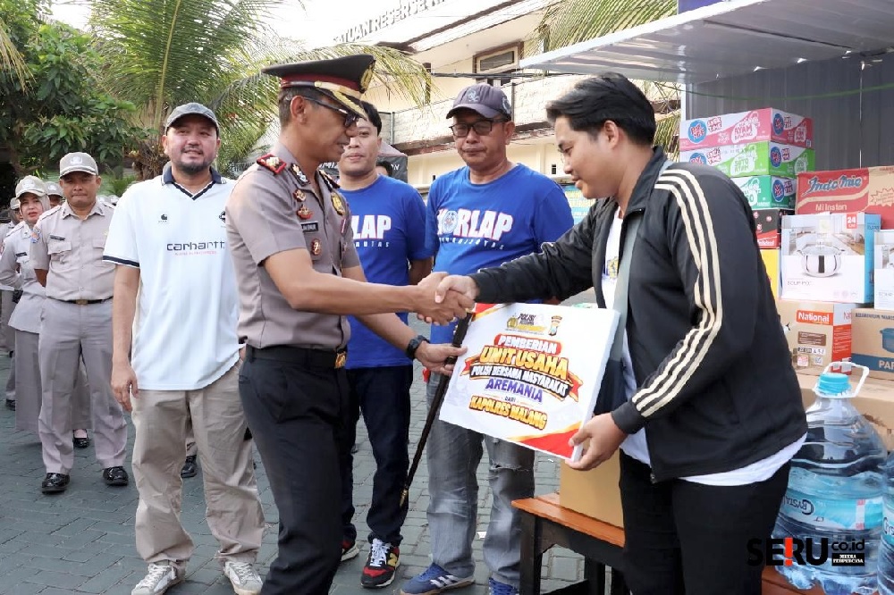 Malang Police Provide UMKM Carts to Support Aremania Field Coordinators